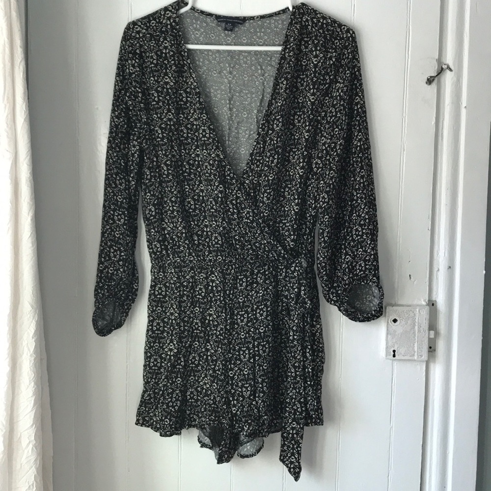 American Eagle Floral Romper- S